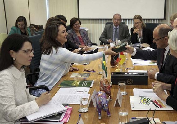 Kátia Abreu e ministro da Alemanha alinham posição sobre acordo de livre comércio