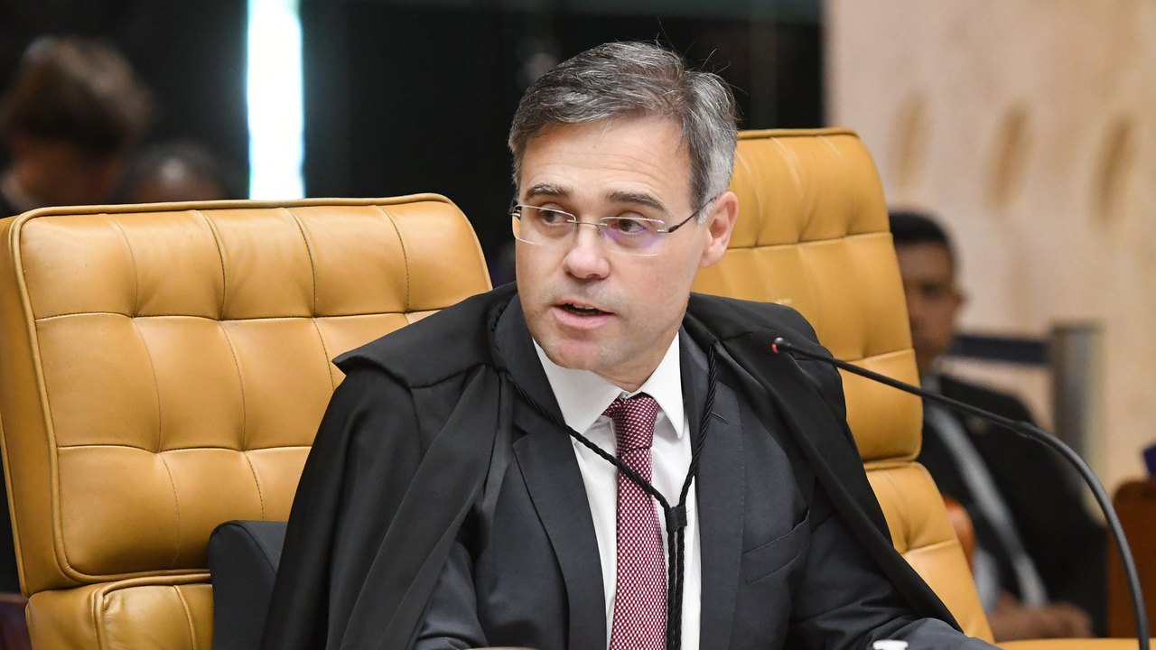 Mendonça determina remoção de vídeo de deputados contrários a Flávio