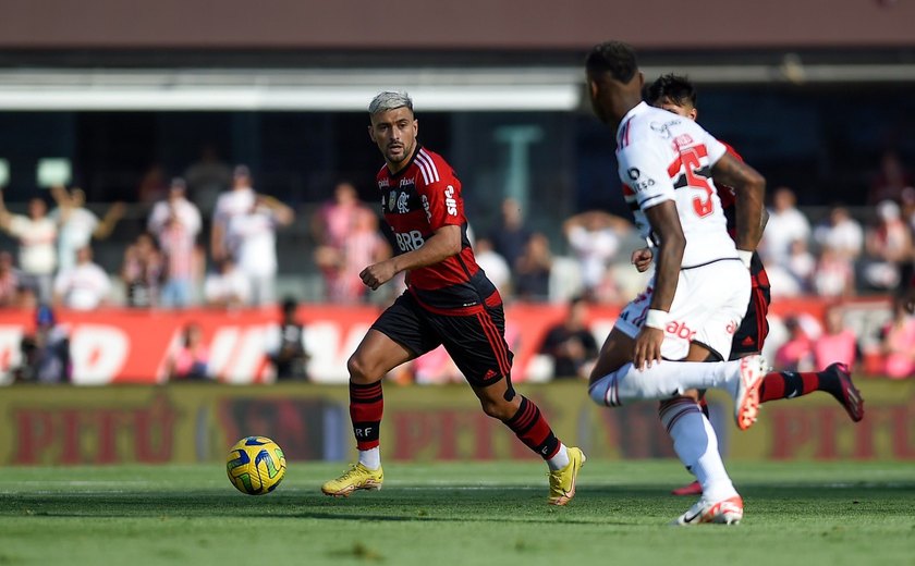 É CAMPEÃO! SÃO PAULO FAZ GOLAÇO, EMPATA COM O FLAMENGO E CONQUISTA O TÍTULO