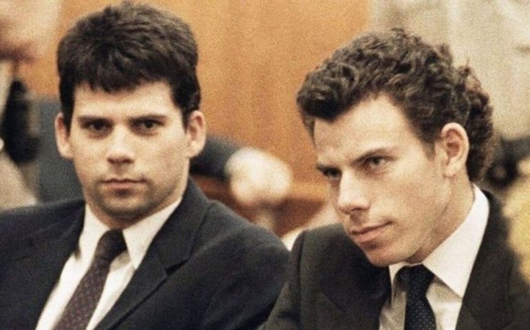 Promotores recomendam nova sentença a irmãos Menendez pelos assassinatos dos pais