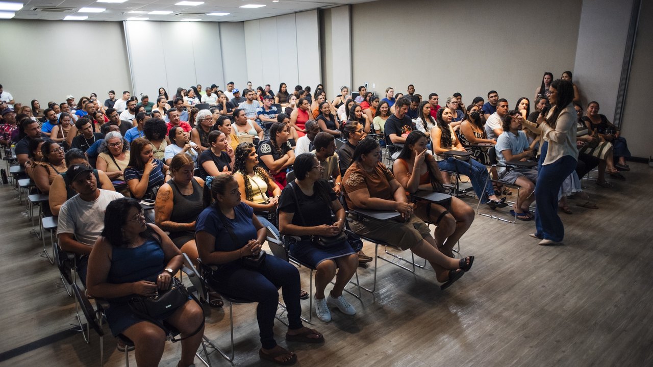 Prefeitura de Maceió capacita 260 ambulantes da orla e fortalece economia e turismo
