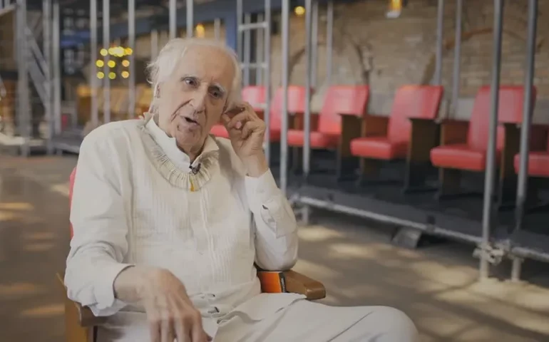 Zé Celso, diretor que mudou a arte brasileira com o Teatro Oficina, morre aos 86 anos em SP