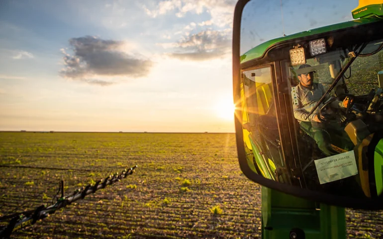 Sistema CNA/Senar lança cartilha para tirar dúvidas sobre segurança e saúde no trabalho rural