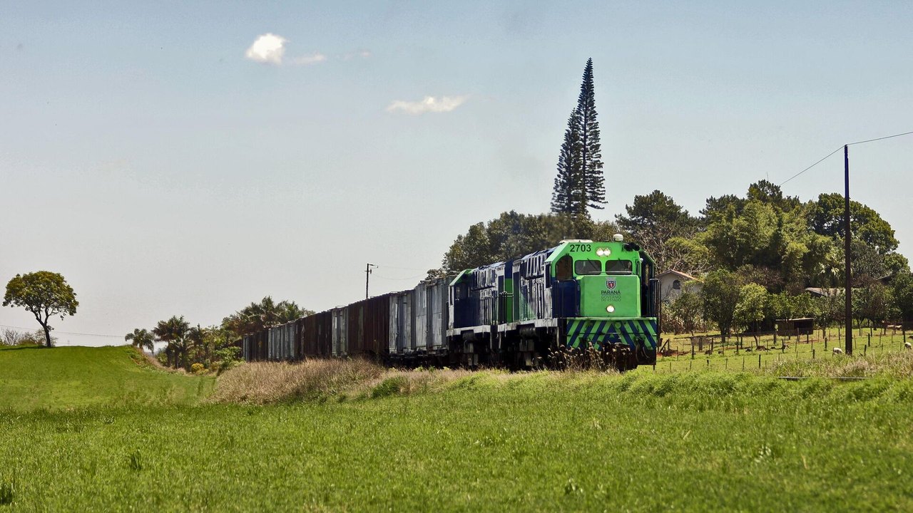 Brasil e China firmam acordo para iniciar estudos de ferrovia entre Bahia e Peru