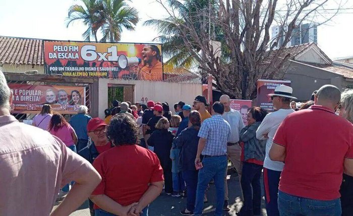 PT escolhe novo líder em meio a dilemas internos e disputa eleitoral à vista PT escolhe novo líder em meio a dilemas internos e disputa eleitoral à vista