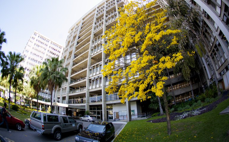 Estudo da Uerj alerta para perigos do preenchimento labial