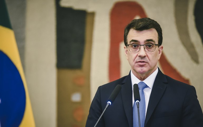 França: Deixo meu compromisso de estreitar relações do ministério com Parlamento