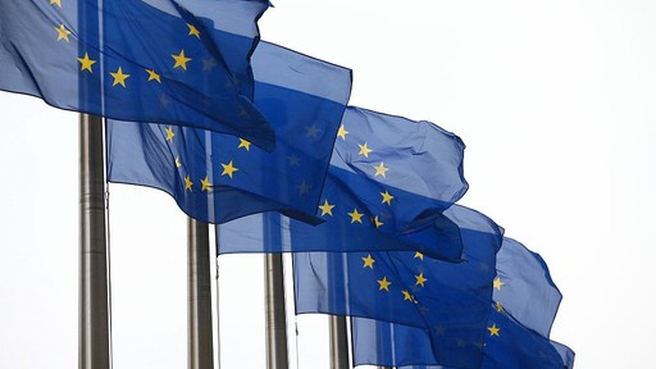UE recomenda abordagem gradual para suspensão de medidas de isolamento