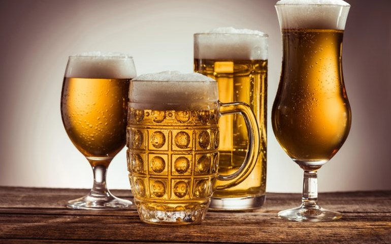 Por que beber álcool pode aumentar a vontade de consumir alimentos salgados ultraprocessados?