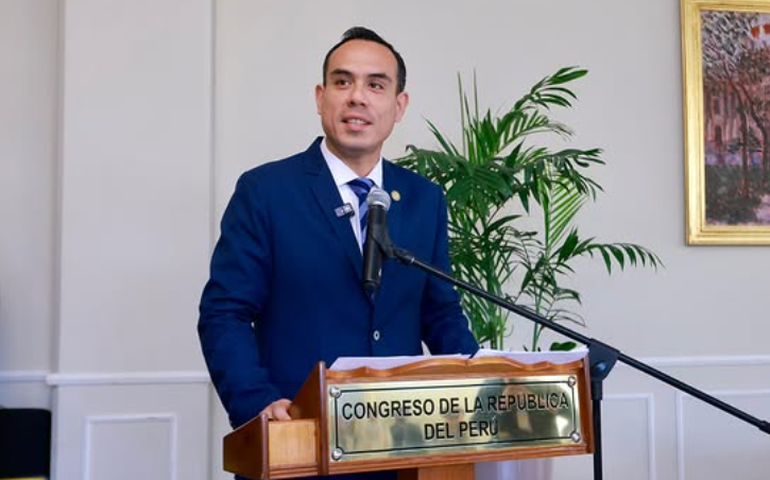 José Jerí será o 7º presidente do Peru em 5 anos; ele assume após impeachment de Dina Boluar