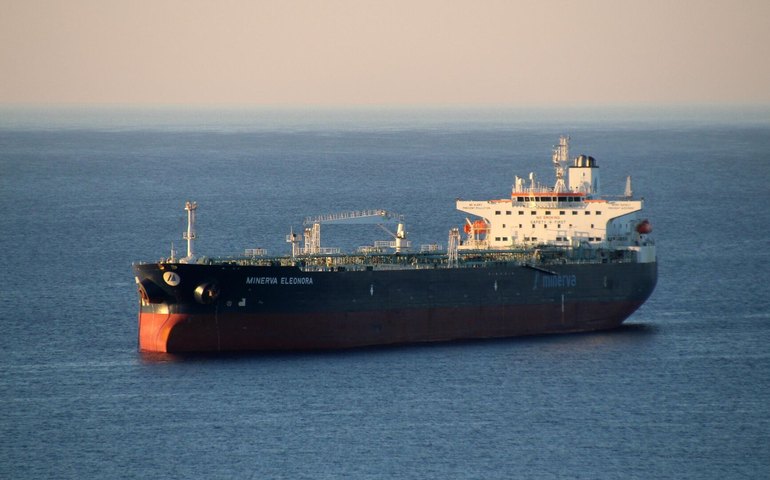 Preço do petróleo pode atingir US$ 130 por barril se Irã decidir fechar estreito de Ormuz, diz jornal