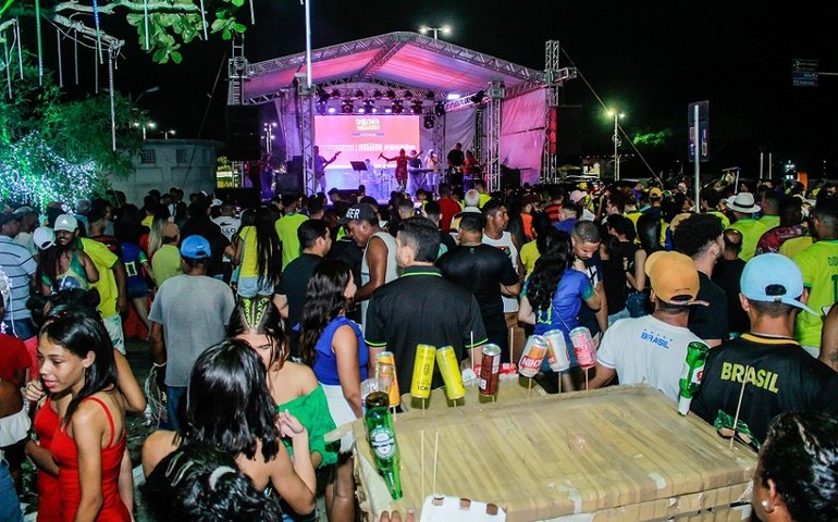 Shows gratuitos na Praça 12 de Abril fecham a programação do Penedo Luz neste final de semana