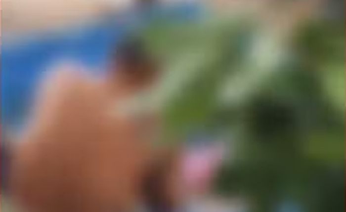 Menina foi estuprada pelo vizinho durante banho de piscina Menina foi estuprada pelo vizinho durante banho de piscina