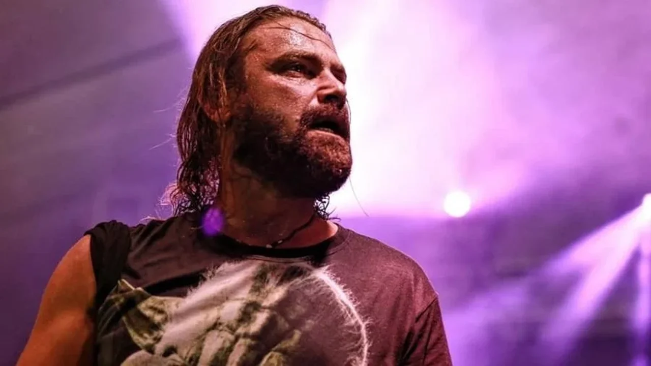 Vocalista da banda Uniclãs é preso após condenação por estupro em SC