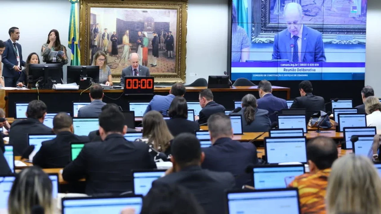 Siglas que apoiam Flávio terão juntas maioria absoluta no Senado e na Câmara