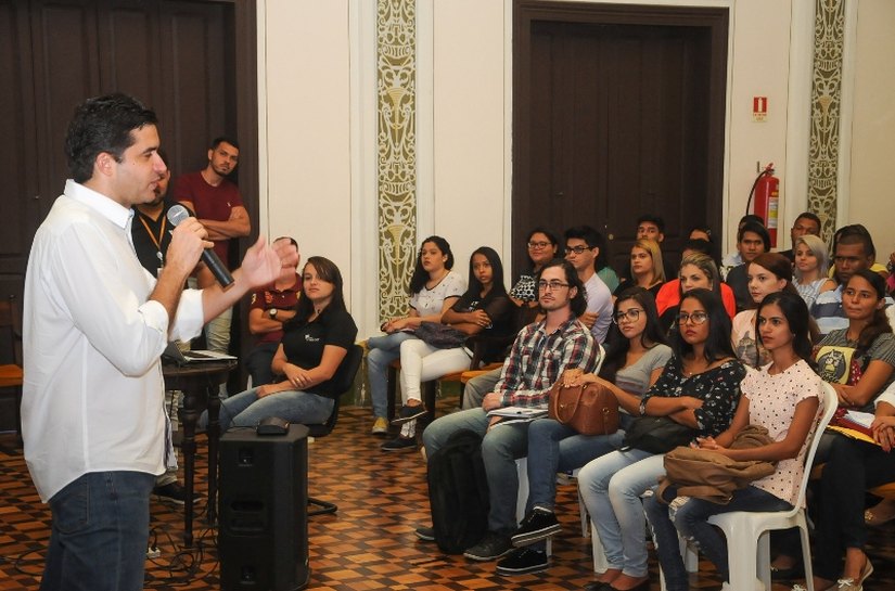 Rui Palmeira participa de treinamento de 450 selecionados para emprego