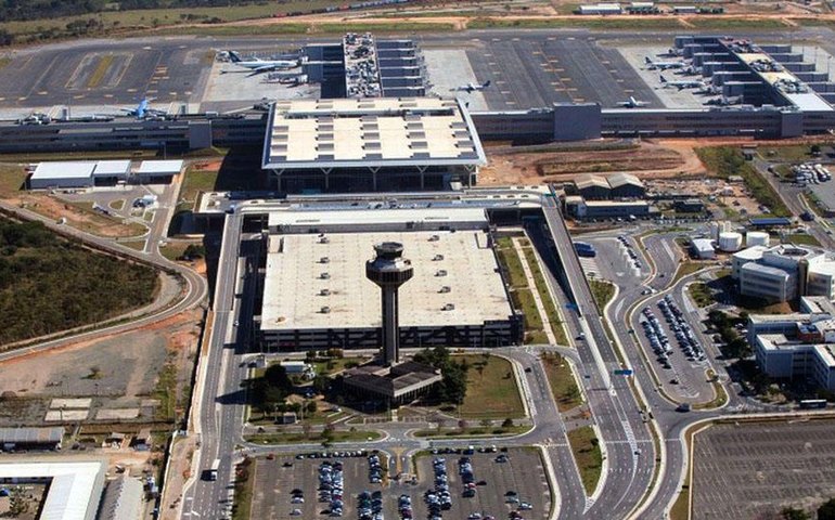 Fila de estradas e aeroportos em devolução espera próximo governo