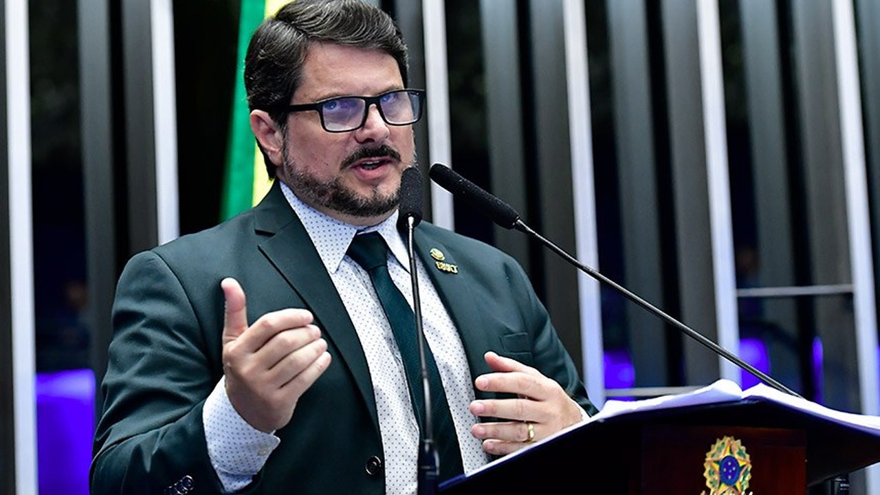Lula deixou que atos de vandalismo acontecessem, diz Marcos do Val