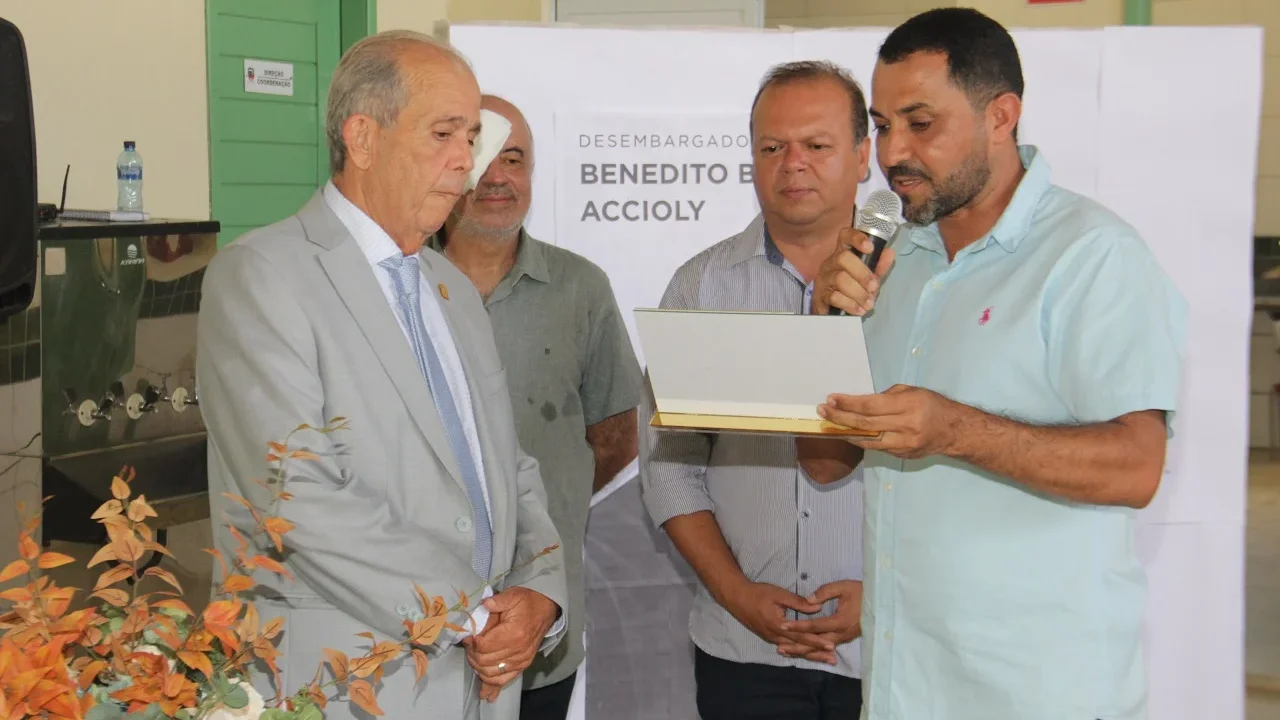Memória viva: Celyrio Adamastor recebe homenagem em unidade de ensino de Igaci