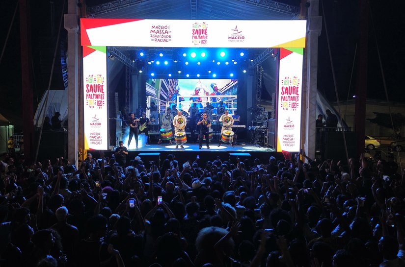 Saurê Palmares reúne multidão em noite cheia de música e dança em Maceió