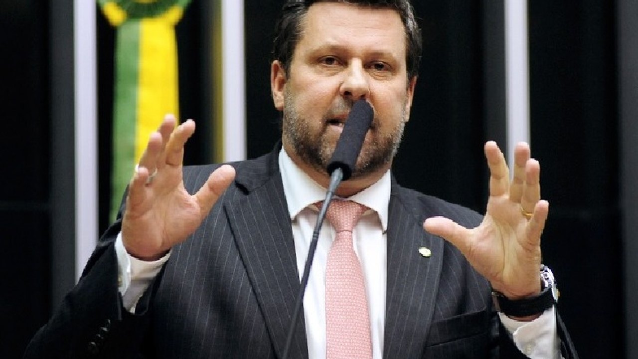 Deputado aciona PGR contra decreto que prevê procuradoria contra desinformação