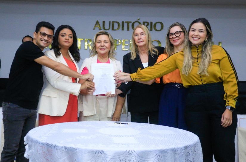 Seduc participa da assinatura do Termo de Cooperação do programa Todo Dia é 18 de Maio