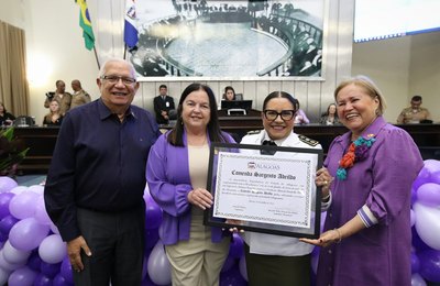 Tenente-coronel Márcia Danielli Assunção é homenageada com a Comenda Sargento Adeildo
