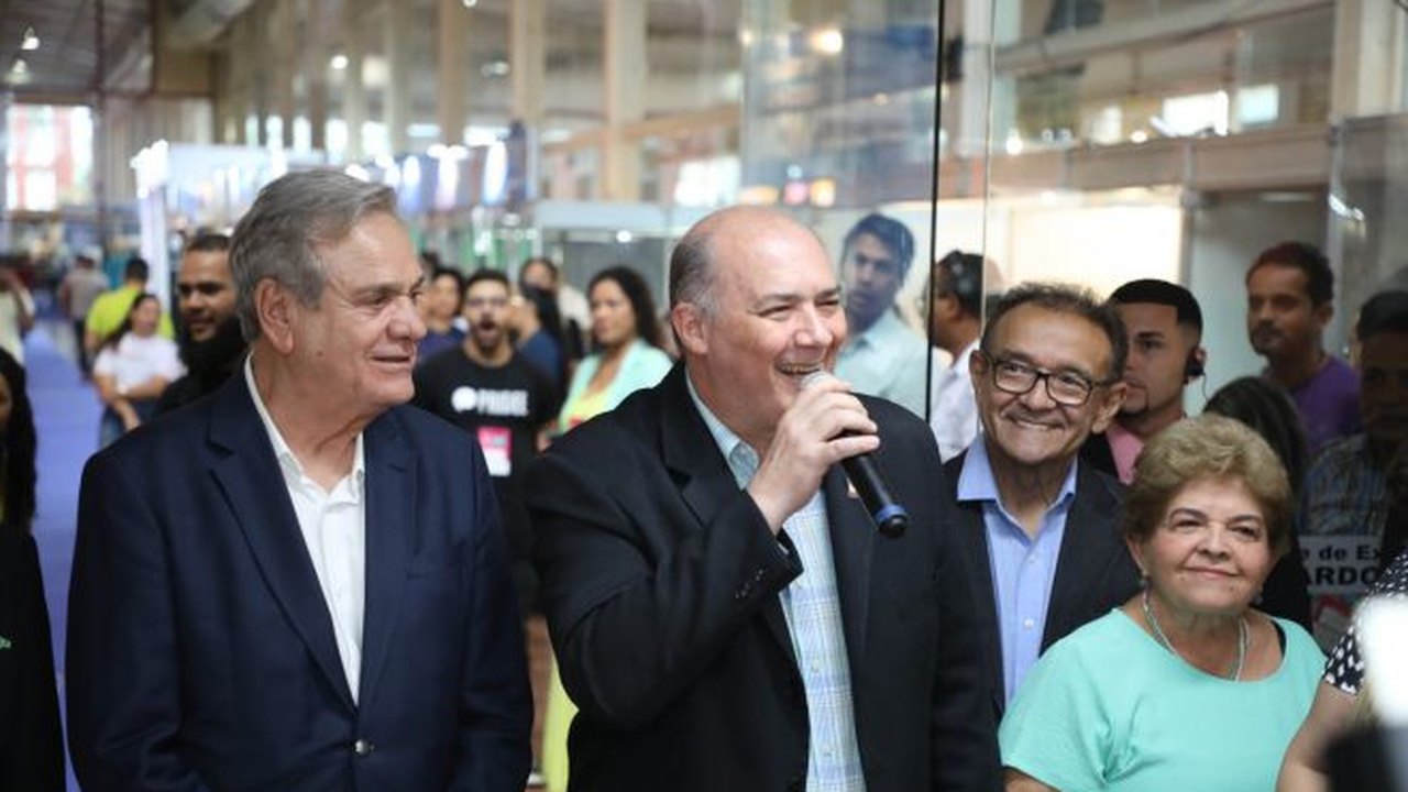 Emoção e alegria marcam cerimônia de abertura da Bienal de Alagoas
