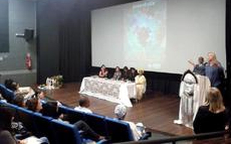 Secretária participa da abertura do Encontro de Mulheres Jovens Negras