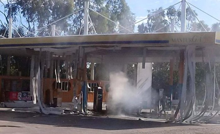 Carro pega fogo e causa explosão em posto de combustível de Maragogi