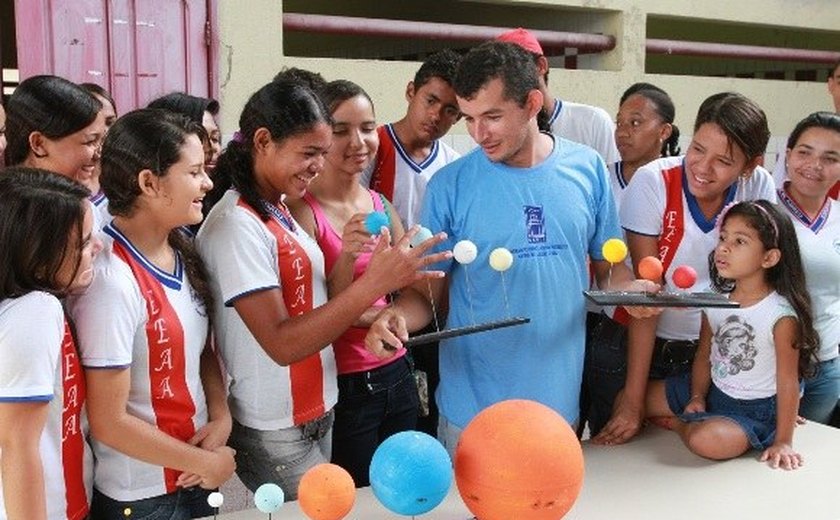 Alunos do Sertão conhecem planetário do Observatório Astronômico