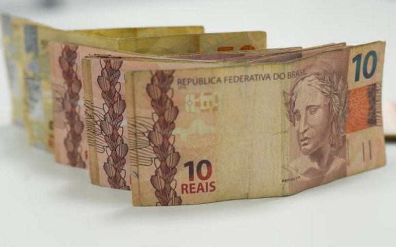 Mega-Sena acumula e pode pagar R$ 56 milhões na terça-feira