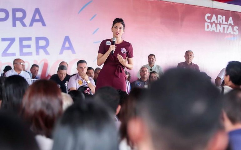 Carla Dantas lança em Igreja Nova candidatura a deputada estadual ao lado de Paulo Dantas e Renan Filho