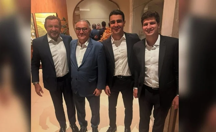 Presença do presidente do PSB reforça futuro caminho que deve ser seguido pelo prefeito de Maceió Presença do presidente do PSB reforça futuro caminho que deve ser seguido pelo prefeito de Maceió