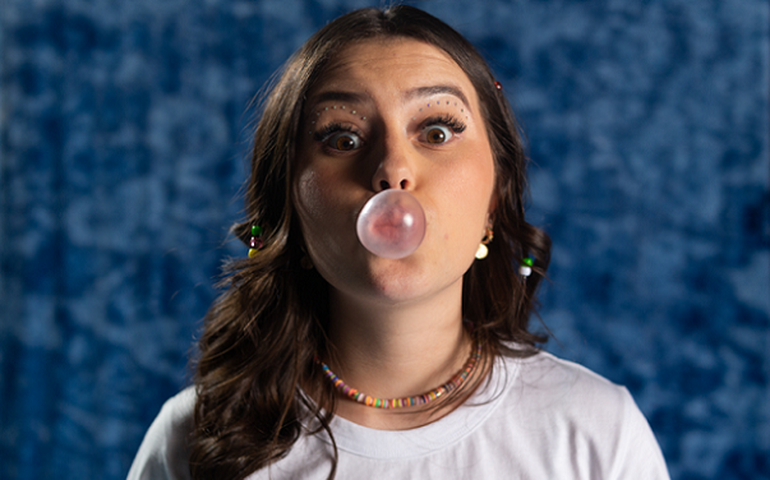 Sony sobe segundo single de álbum de Bia Jordão