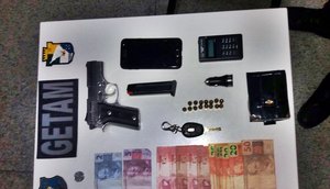 droga e arma apreendida com taxista