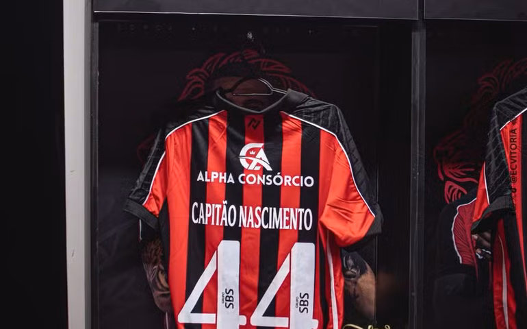 Vitória homenageia Wagner Moura e vence Atlético-MG no Barradão