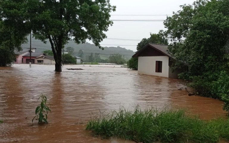 Defesa Civil prevê fortes chuvas e eventual granizo em Santa Catarina que devem durar até segunda