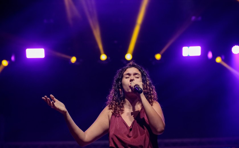 Misa Acústico recebe show da cantora alagoana Bárbara Castelões