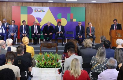 Sancionada lei que aumenta o salário mínimo e amplia a isenção do Imposto de Renda