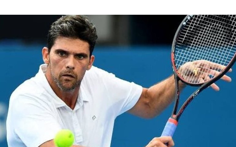 Treinador do tenista Stefanos Tsitsipas é multado por fazer propaganda de casa de apostas