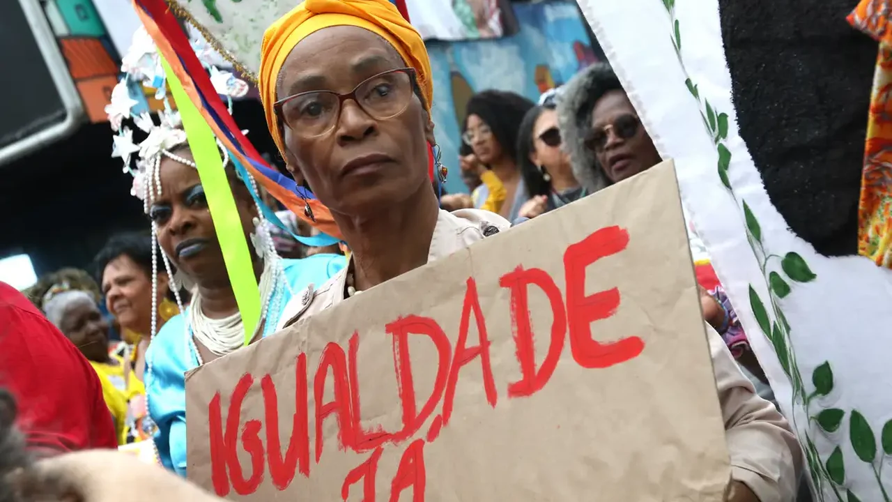 Saiba o que é e como registrar a Ata Notarial, fundamental para comprovação de crime de racismo
