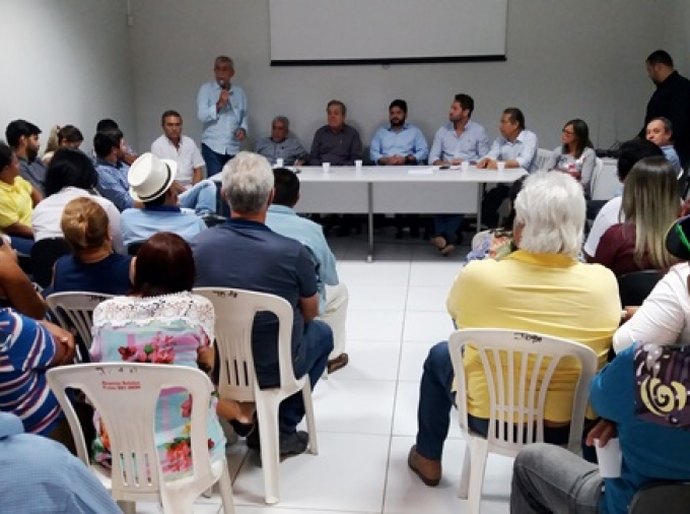 Programa do Leite é tema de encontro entre a bancada federal e produtores