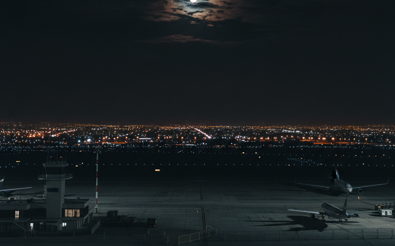 Irã afirma ter controle total e fecha espaço aéreo diante de protestos