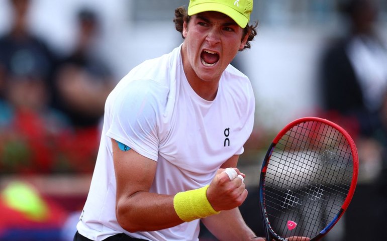 João Fonseca estreia com vitória de virada sobre chinês em Cincinnati