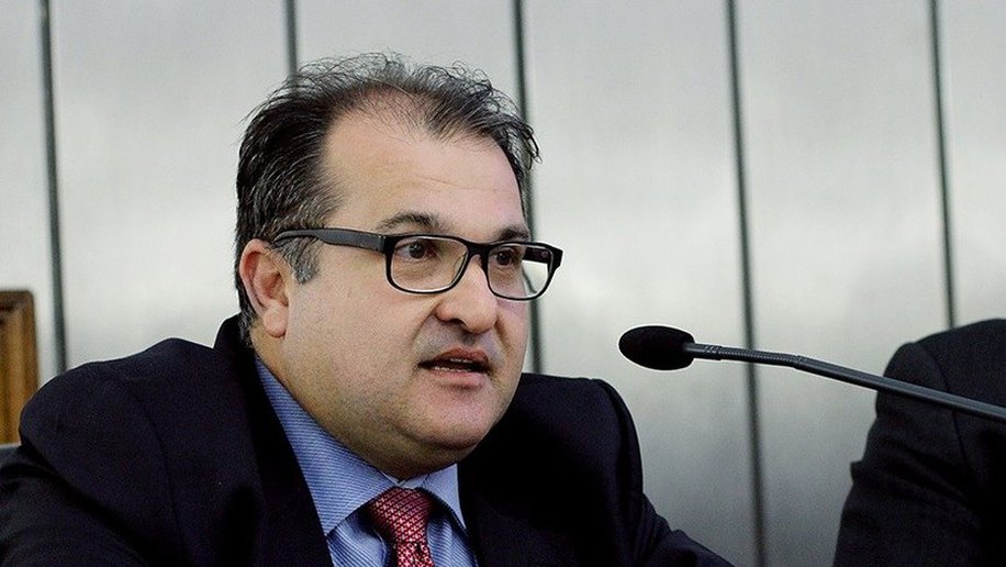 Para onde vai George Santoro?