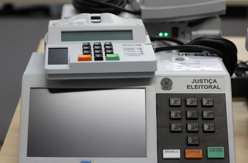 Pesquisa aponta que fake news sobre eleições miram urnas eletrônicas