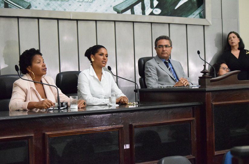 Consulesa da França ministra palestra sobre igualdade racial na ALE