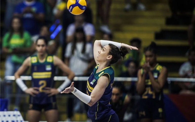 Seleção feminina de vôlei oscila demais e perde do Canadá na Liga das Nações