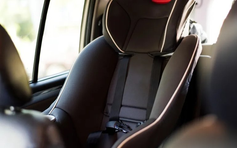 Bebê de 14 meses morre em Nova York depois de avó esquecê-la em carro durante oito horas